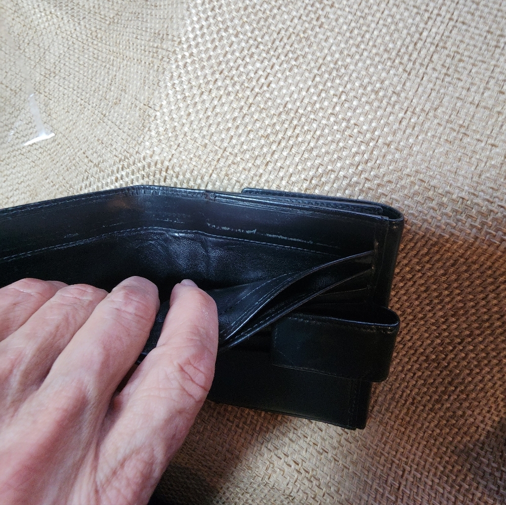 Gucci Black GG Canvas and Leather French Compact Wallet - Picture 10 of 16